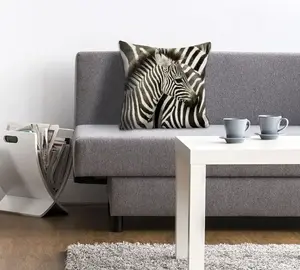 Декоративная подушка Queence "Ричард", с зеброй, чехол без наполнителя, 1 шт 40х40 см, черный