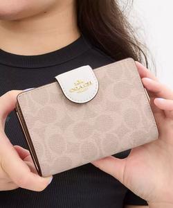 Средний кошелек на молнии с угловыми отделениями из фирменного канваса