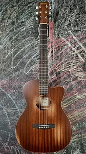 Martin 000CJR-10E Streetmaster (2025)