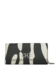 Клатч на цепочке с пряжкой Gancini Ferragamo, черный