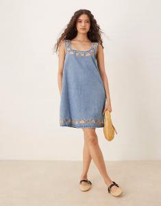 Джинсовое мини-платье с квадратным вырезом и вышивкой, средне-синего цвета Asos Design