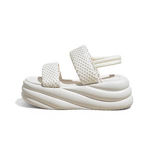 Женские сандалии на одной застежке A poinsettia princess, Ecru