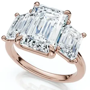 Помолвочное кольцо с 5-каратным бриллиантом изумрудной огранки, сертифицированное, с тремя камнями из 14-каратного золота или выращенной в лаборатории платины Pompeii2, 14K Rose Gold