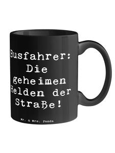 Кружка с надписью Герои-водители автобусов черного цвета Mr. & Mrs. Panda