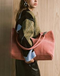 Сумка-тоут ASOS DESIGN из высококачественной замши с овальным вырезом розового цвета