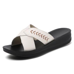 Шлепанцы женские бежевый Reivantix