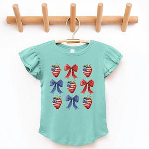 Футболка с рукавами-фонариками Coquette и принтом в виде клубники The Juniper Shop, Seafoam