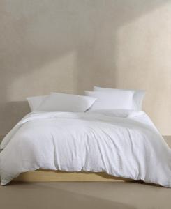 Комплект постельного белья из жатой ткани (3 предмета), размер King Calvin Klein, белый