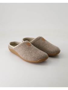 Закрытые тапочки бежевого цвета Josef Seibel