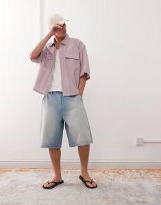 Джинсовые шорты свободного кроя Reclaimed Vintage, удлиненные, светло-голубого цвета с эффектом потертости