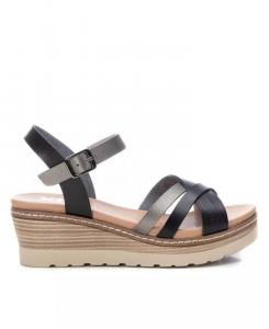 Черные женские босоножки на танкетке с серебряными акцентами XTI