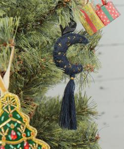 Сшитое вручную украшение с кисточкой [РОЖДЕНИЕ 2024]