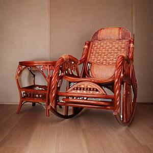 Кресло-качалка из натурального индонезийского ротанга с выдвижной подставкой для ног и массажером