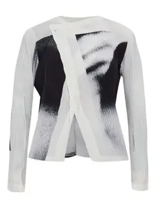 Плиссированная куртка с графическим принтом Shadow Study Issey Miyake, белый