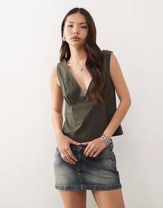 Топ Weekday с v-образным вырезом цвета «черный с оттенком»