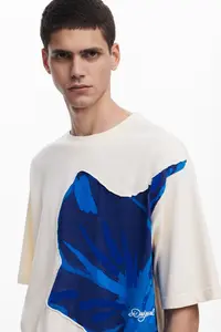 Футболка с короткими рукавами и цветочным принтом