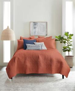 Декоративная подушка Delissa с бархатной вышивкой, 14 x 18 дюймов Levtex, красный