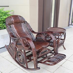 Плетеное кресло-качалка из натурального ротанга с подставкой для ног и кофейным столиком