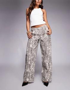 Свободные мешковатые джинсы Liquor N Poker с кремово-белым принтом змеи