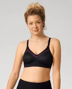 Спортивный бюстгальтер Triaction Free Motion от Triumph без косточек и подкладок, черный