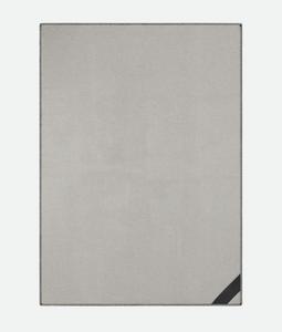 Intrecciato patch blanket BOTTEGA VENETA, серо-бежевый/черный