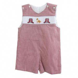 Мальчик, добро пожаловать в Колледж-Стейшн, Бенджамин в красном смокинге Ruth And Ralph, красный