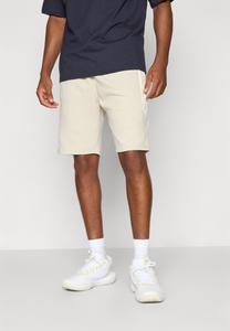 Спортивные шорты MLB NEW YORK YANKEES RAGLAN SHORT - Club wear New Era, цвет Stone