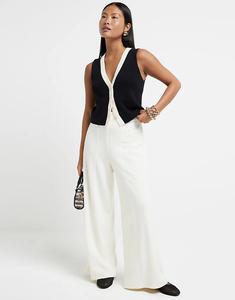 Маленькие широкие брюки со складками кремового цвета River Island