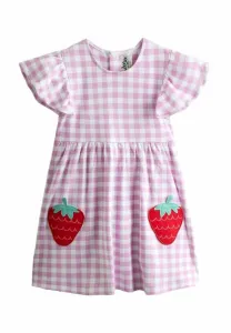 Платье из трикотажа прямого кроя с аппликацией в виде клубники, карманами и рукавами-крылышками. Jojo Maman Bébé, Lilac