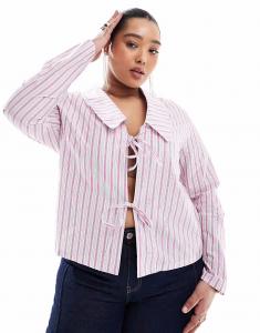 Эксклюзивная рубашка Renee Studio Plus с завязкой спереди и отделкой в ​​виде сердца в розовую полоску