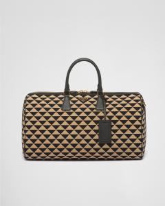 Большая дорожная сумка Prada Symbole из вышитой ткани Prada, черный/бежевый