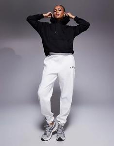 Спортивные брюки Kaiia из хлопковой смеси с вышитым логотипом и манжетами светло-серого цвета