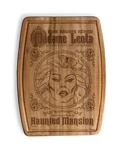 Разделочная доска из акации «Овале» в стиле «Особняк с привидениями» от Madame Leota Toscana, brown