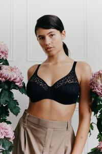 Контурный бюстгальтер Norah Soft Feel на косточках Chantelle, черный