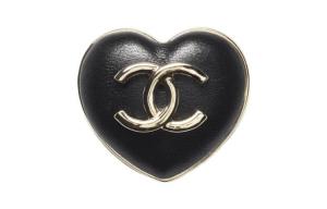 Серьги-сердечки с логотипом CC 2004 CHANEL, черный