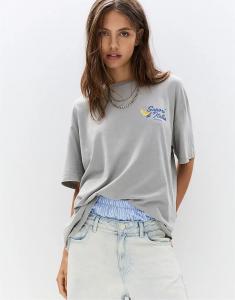 Футболка Pull&Bear Lemon светло-серого цвета