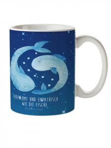 Детская кружка со знаком зодиака Рыбы и надписью на фоне звездного неба. Mr. & Mrs. Panda