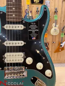 Fender American Professional Classic Stratocaster HSS, гриф из розового дерева, потертый металлический зеленый цвет Шервуд