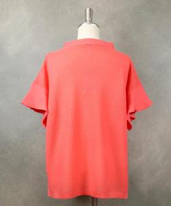 Вязаный пуловер из смесовой льняной ткани с оборками на рукавах.