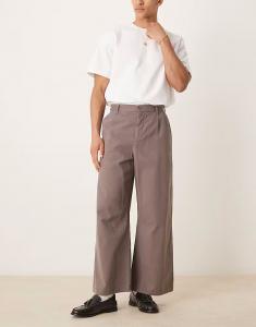 Строгие брюки ASOS DESIGN в форме подковы со складкой спереди коричневого цвета