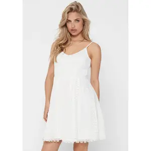 Платье-сарафан ONLY "ONLHELENA LACE S/L SHORT DRESS WVN", с кружевной отделкой, цвет Cloud Dancer