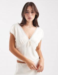 Блузка цвета слоновой кости с кружевной отделкой от ASOS DESIGN