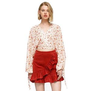 Кроп-топ с запахом и цветочным принтом Nurode