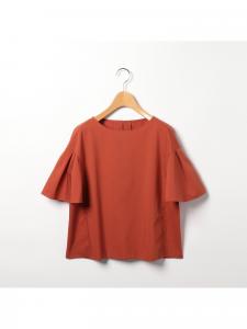 Светлая блузка в стиле пишущей машинки