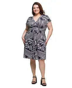 Платье больших размеров с рукавами-крылышками, V-образным вырезом и длиной до колена с карманами 24seven Comfort Apparel, черный