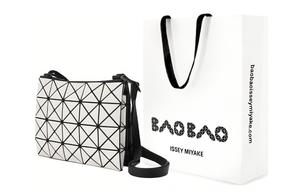 ISSEY MIYAKE Сумка через плечо из поливинилхлоридной смолы женская бело-черная