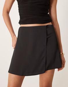 Мини-юбка с запахом из атласа черного цвета Asos Design