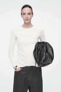 Ребристый трикотажный топ с длинным рукавом COS, белый