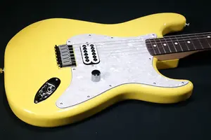 MINT MINT Fender Limited Edition Tom Delonge Stratocaster, гриф из розового дерева, цвет Graffiti Yellow