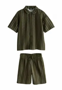 Шорты стандартного кроя с застежкой на пуговицы, застегивающиеся наизнанку. Next, Khaki Green Stripe